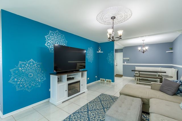 217 Fishing Lane 19, Wood Dale, IL 60191