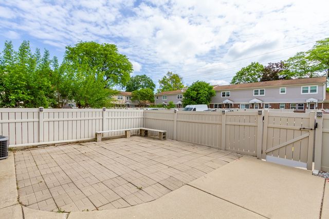 217 Fishing Lane 19, Wood Dale, IL 60191