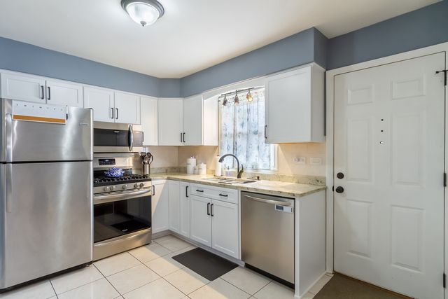 217 Fishing Lane 19, Wood Dale, IL 60191