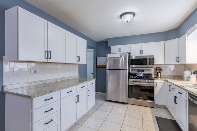 217 Fishing Lane 19, Wood Dale, IL 60191