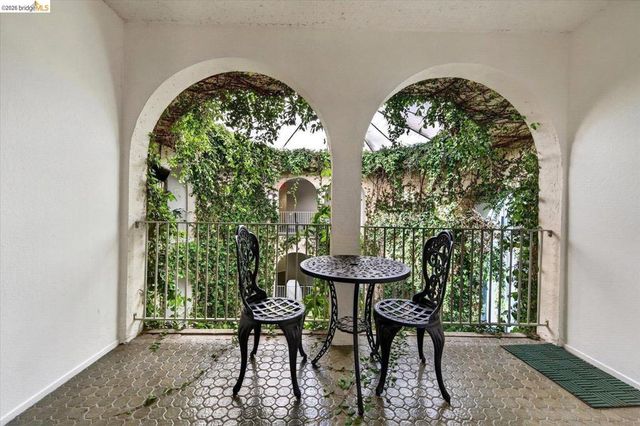 1305 Boulevard WAY APT 303, Walnut Creek, CA 94595