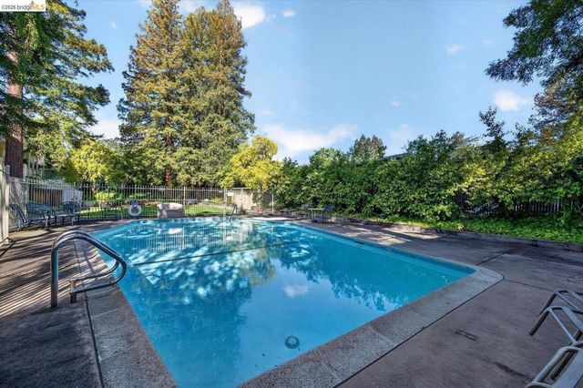 1305 Boulevard WAY APT 303, Walnut Creek, CA 94595