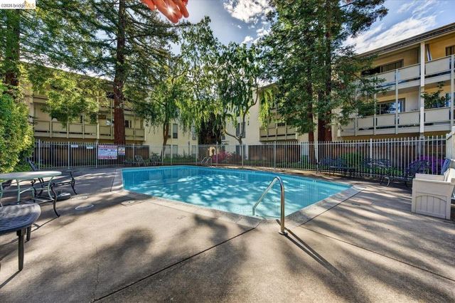 1305 Boulevard WAY APT 303, Walnut Creek, CA 94595