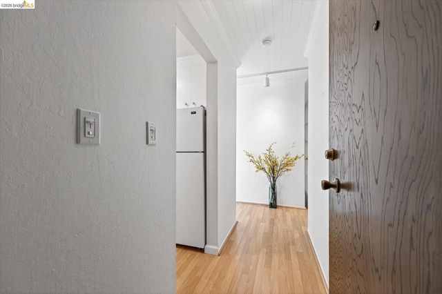 1305 Boulevard WAY APT 303, Walnut Creek, CA 94595