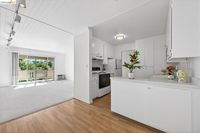 1305 Boulevard WAY APT 303, Walnut Creek, CA 94595