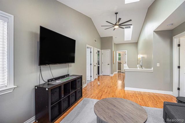 3280 Chambourne Street, Commerce Twp, MI 48382