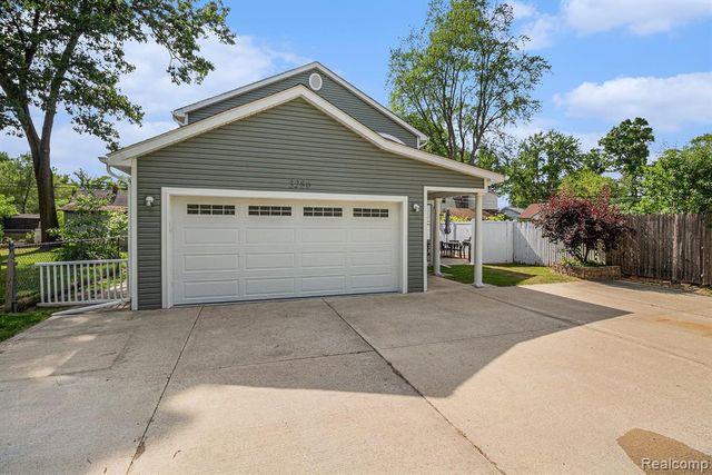 3280 Chambourne Street, Commerce Twp, MI 48382