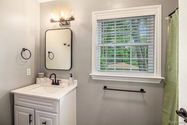 3280 Chambourne Street, Commerce Twp, MI 48382