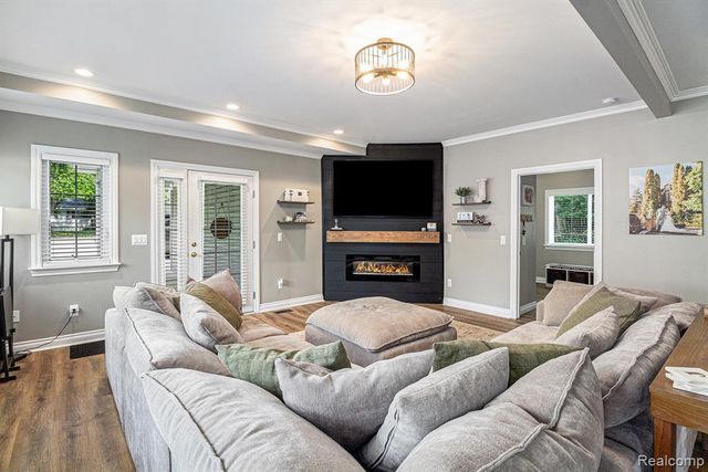 3280 Chambourne Street, Commerce Twp, MI 48382