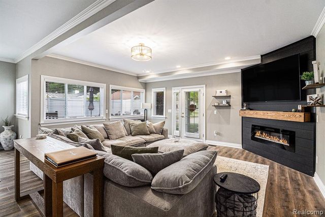 3280 Chambourne Street, Commerce Twp, MI 48382