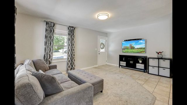 1025 N Main Street, Naperville, IL 60563