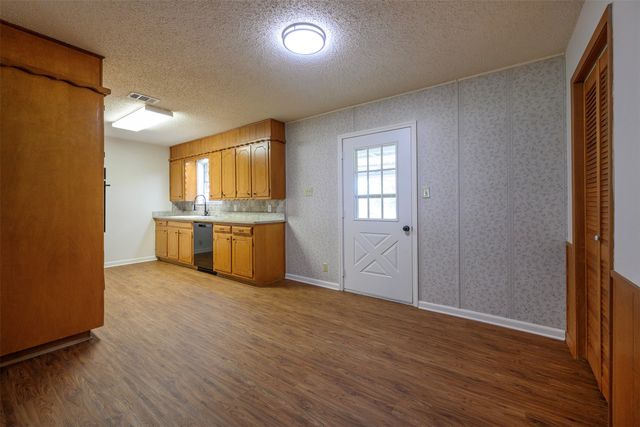 820 N Avenue A, Springtown, TX 76082