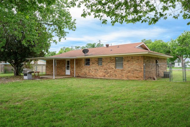 820 N Avenue A, Springtown, TX 76082