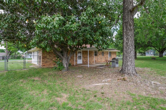 820 N Avenue A, Springtown, TX 76082