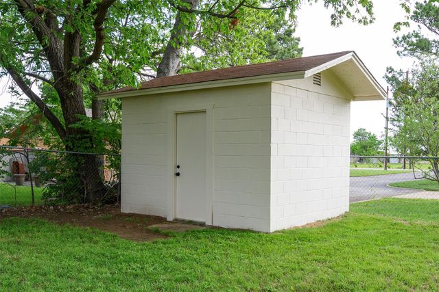 820 N Avenue A, Springtown, TX 76082
