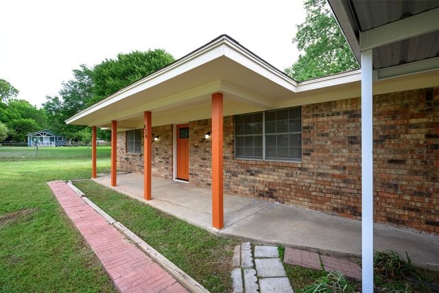 820 N Avenue A, Springtown, TX 76082