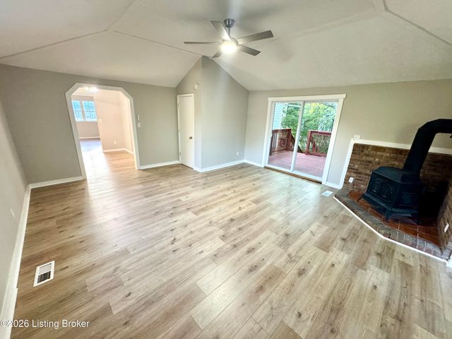 8600 Montrie Ct, Louisville, KY 40219
