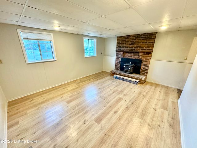 8600 Montrie Ct, Louisville, KY 40219
