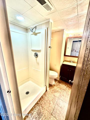8600 Montrie Ct, Louisville, KY 40219