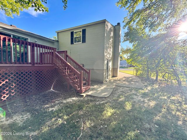 8600 Montrie Ct, Louisville, KY 40219