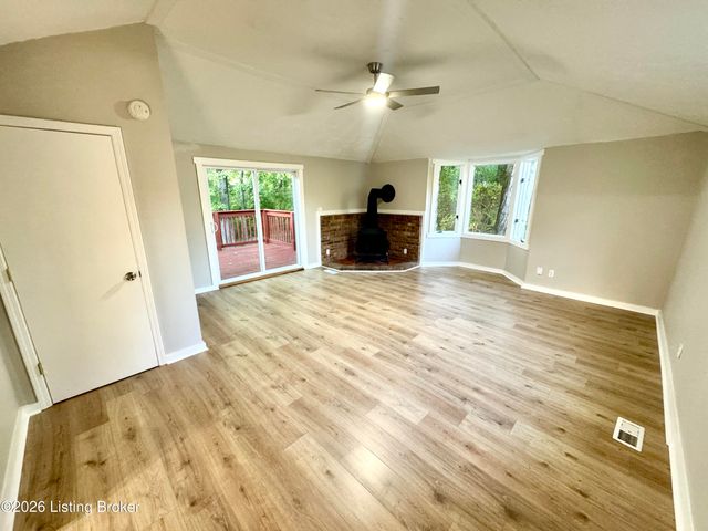 8600 Montrie Ct, Louisville, KY 40219