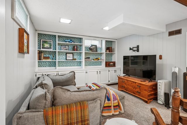 1245 Deloris Drive, Waterloo, IA 50701