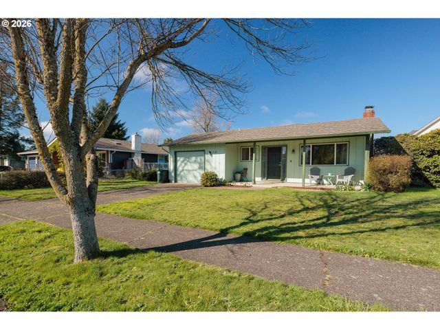 992 CANDLELIGHT Dr, Eugene, OR 97402