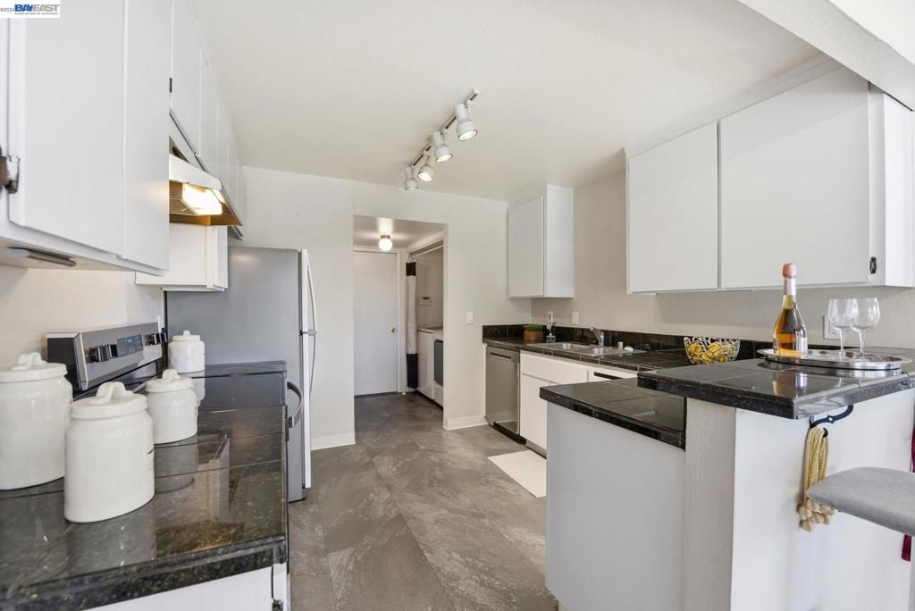 Image 11 of property listing at 27773 Pistachio Ct, Hayward, CA 94544