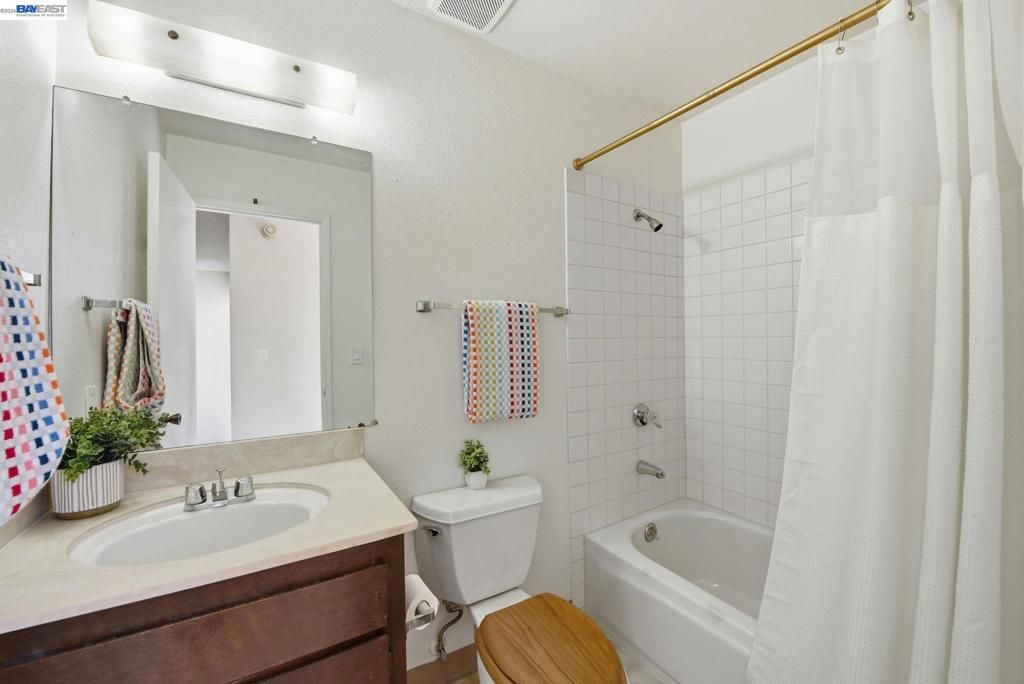 Image 30 of property listing at 27773 Pistachio Ct, Hayward, CA 94544