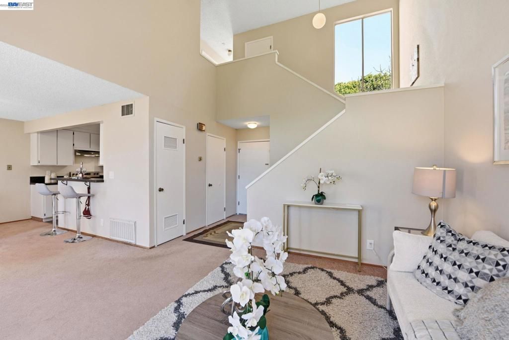 Image 8 of property listing at 27773 Pistachio Ct, Hayward, CA 94544