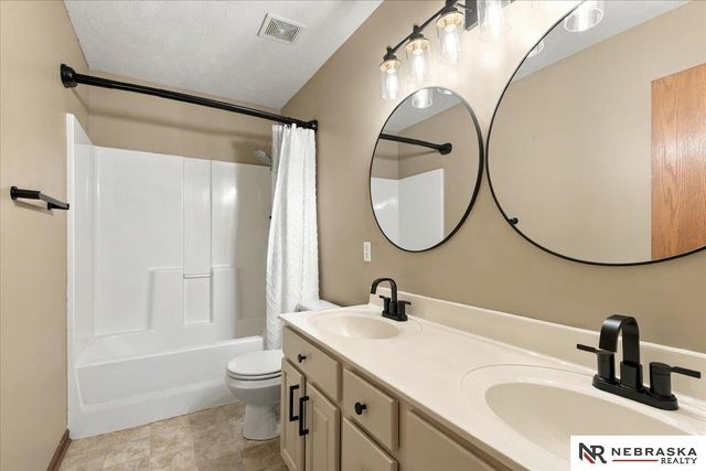 5115 S 194th Avenue, Omaha, NE 68135