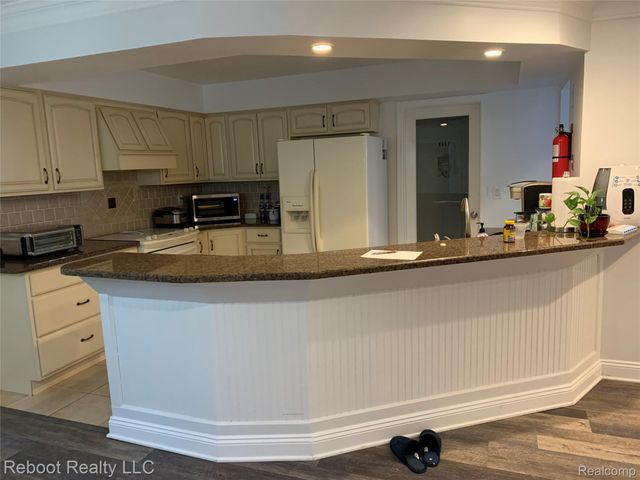 35851 Thornton Drive, Sterling Heights, MI 48310