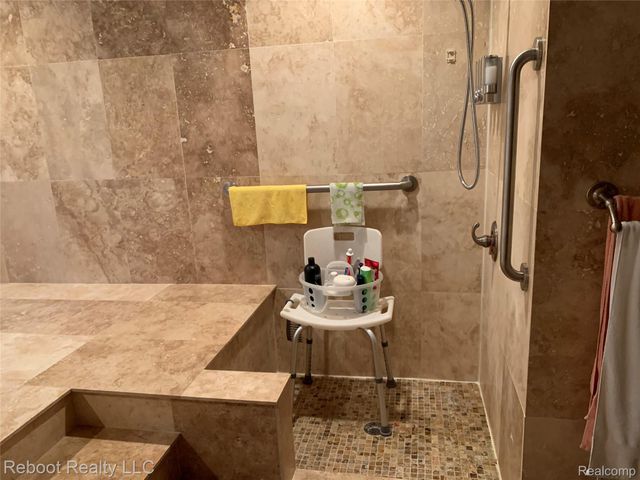 35851 Thornton Drive, Sterling Heights, MI 48310