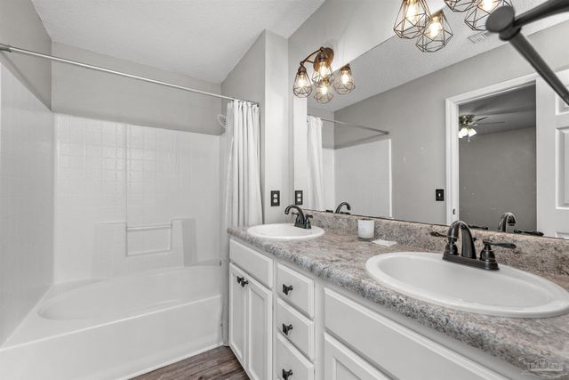 5499 Chantilly Cir, Milton, FL 32583