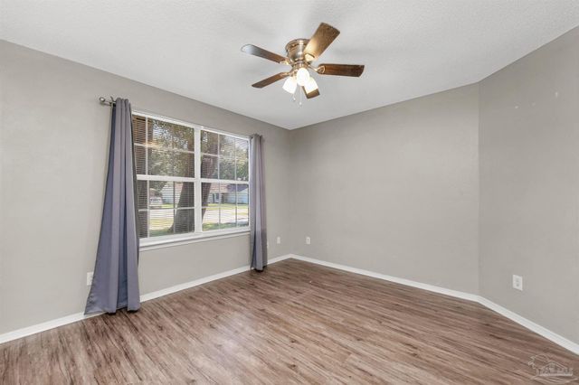 5499 Chantilly Cir, Milton, FL 32583