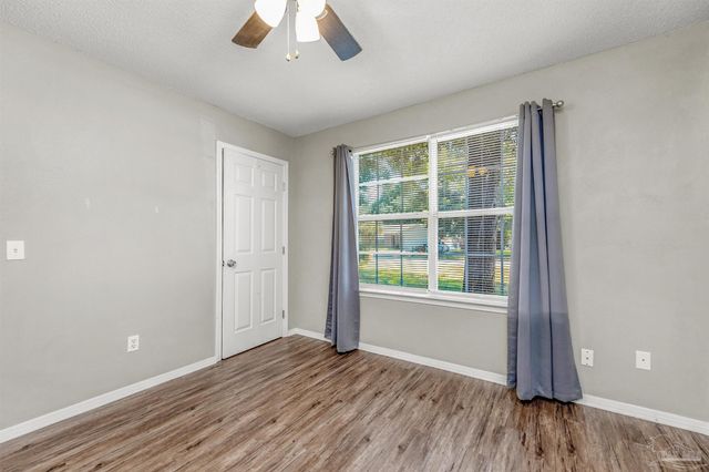 5499 Chantilly Cir, Milton, FL 32583