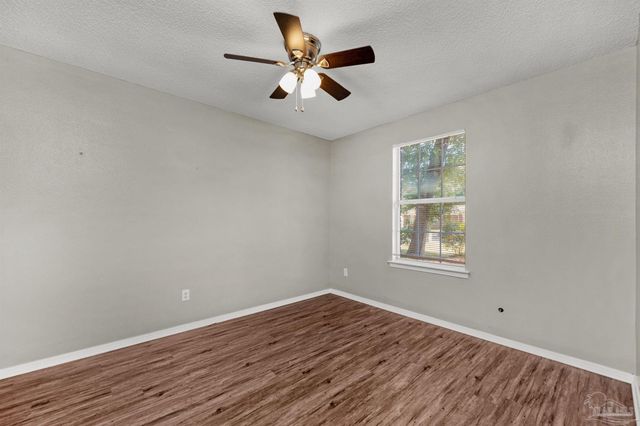 5499 Chantilly Cir, Milton, FL 32583