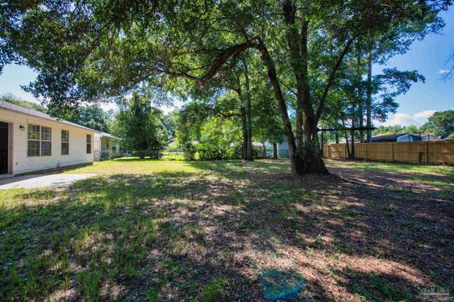 5499 Chantilly Cir, Milton, FL 32583