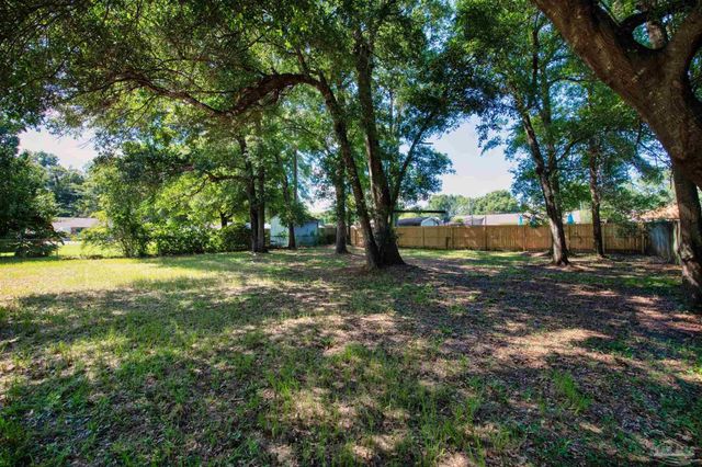 5499 Chantilly Cir, Milton, FL 32583