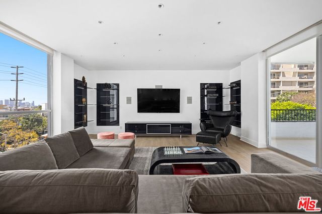 1100 Alta Loma Road 701, West Hollywood, CA 90069