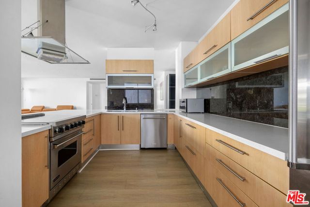 1100 Alta Loma Road 701, West Hollywood, CA 90069