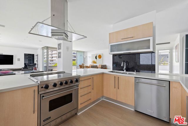 1100 Alta Loma Road 701, West Hollywood, CA 90069