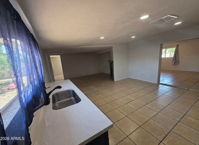 5841 W MACKENZIE Drive, Phoenix, AZ 85031