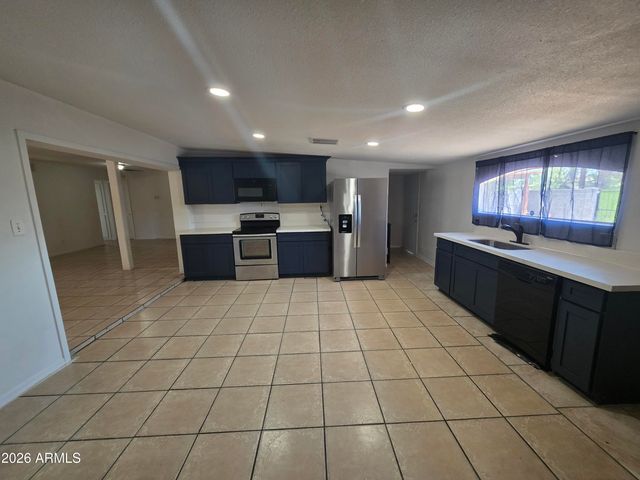 5841 W MACKENZIE Drive, Phoenix, AZ 85031