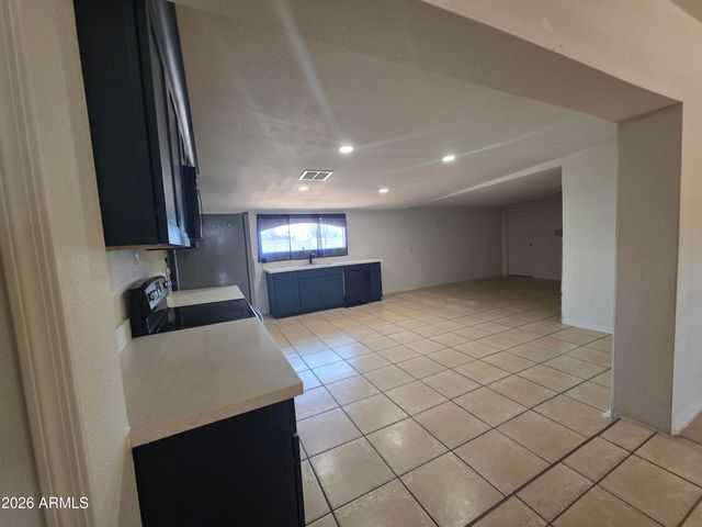 5841 W MACKENZIE Drive, Phoenix, AZ 85031