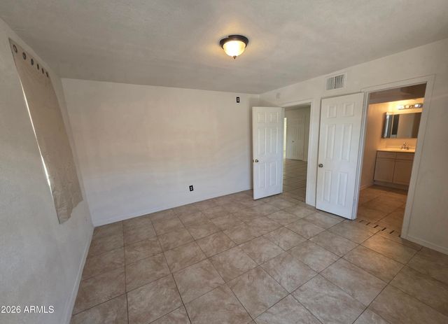 5841 W MACKENZIE Drive, Phoenix, AZ 85031