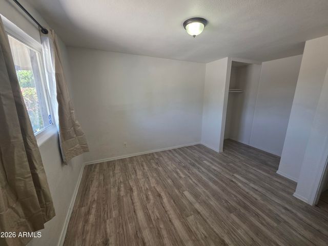 5841 W MACKENZIE Drive, Phoenix, AZ 85031
