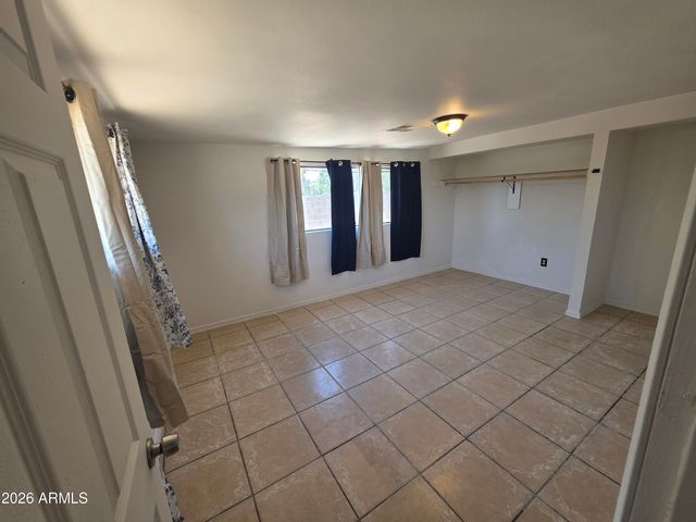 5841 W MACKENZIE Drive, Phoenix, AZ 85031
