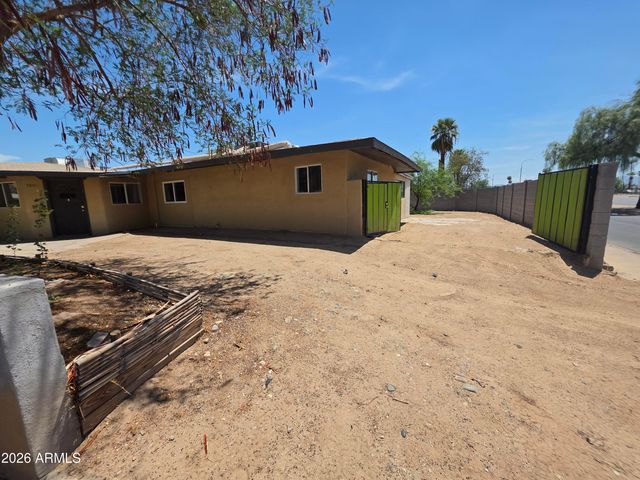 5841 W MACKENZIE Drive, Phoenix, AZ 85031