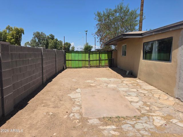 5841 W MACKENZIE Drive, Phoenix, AZ 85031